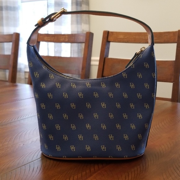 Dooney & Bourke Handbags - Dooney & Bourke purse nwot